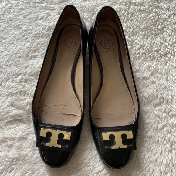 Tory Burch Everly Patent Pumps - Picture 3 of 4